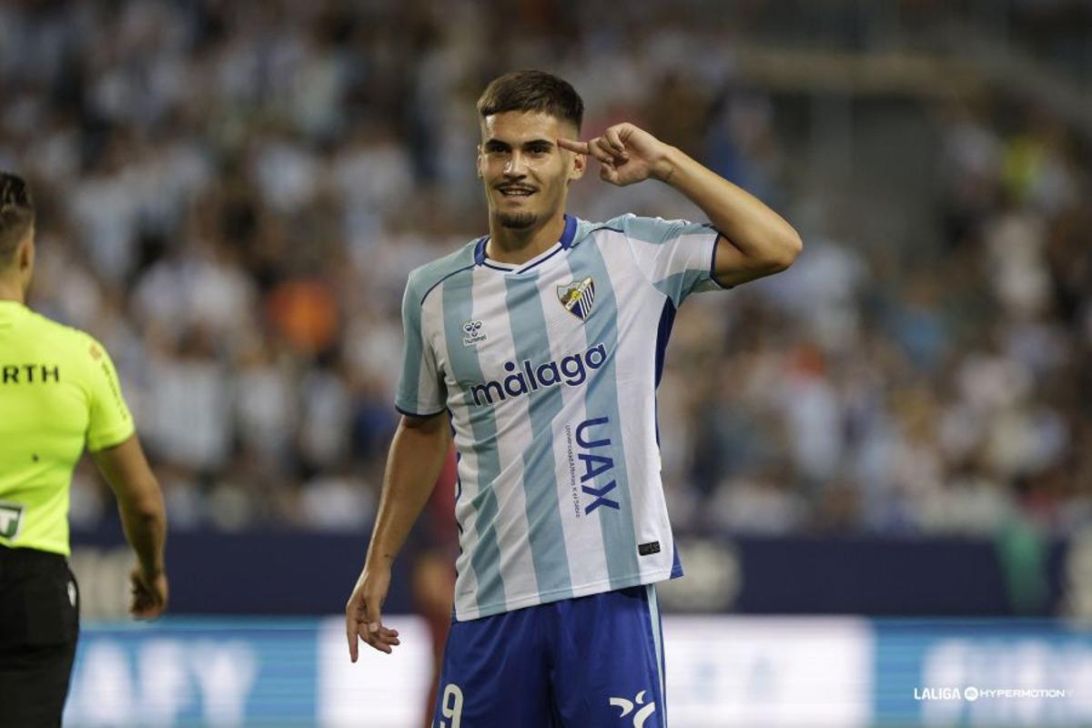 Chupe celebra un gol contra el Deportivo en La Rosaleda en la primera vuelta.