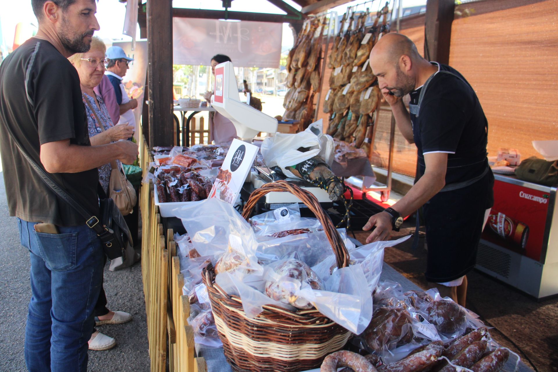 La inmensa variedad del chorizo zamorano se da cita en El Puente