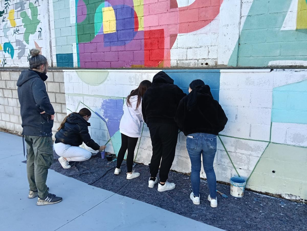 Mural por el Día de la Paz en el CES Ramón y Cajal.