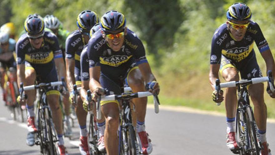 Contador y sus compañeros de equipo durante la etapa