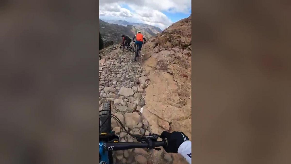 Imagen del vídeo subido por tres 'riders' mientras bajaban por el Camino de la Plata, en Gran Canaria.
