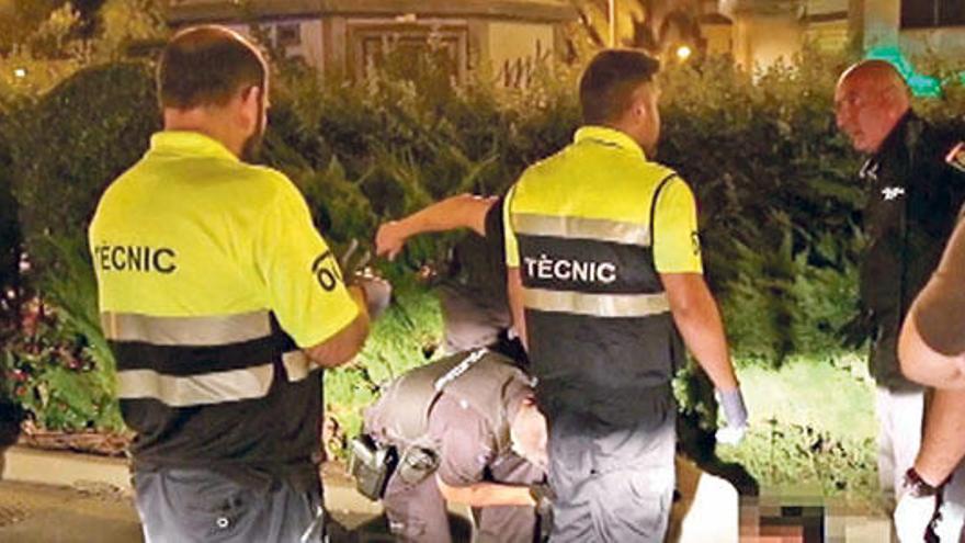 Siete arrestados por atacar a dos policías de paisano en las Avenidas