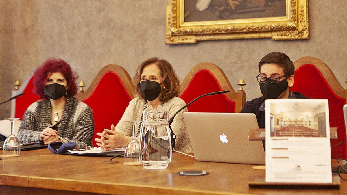 María Sanhuesa, Begoña García-Tamargo y Gabriel Ordás, ayer, en el RIDEA. | Bernabé Valle