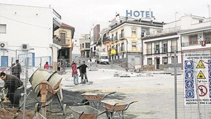 Jucamo lleva a cabo la nueva plaza de acceso al casco de Villafranca de Córdoba