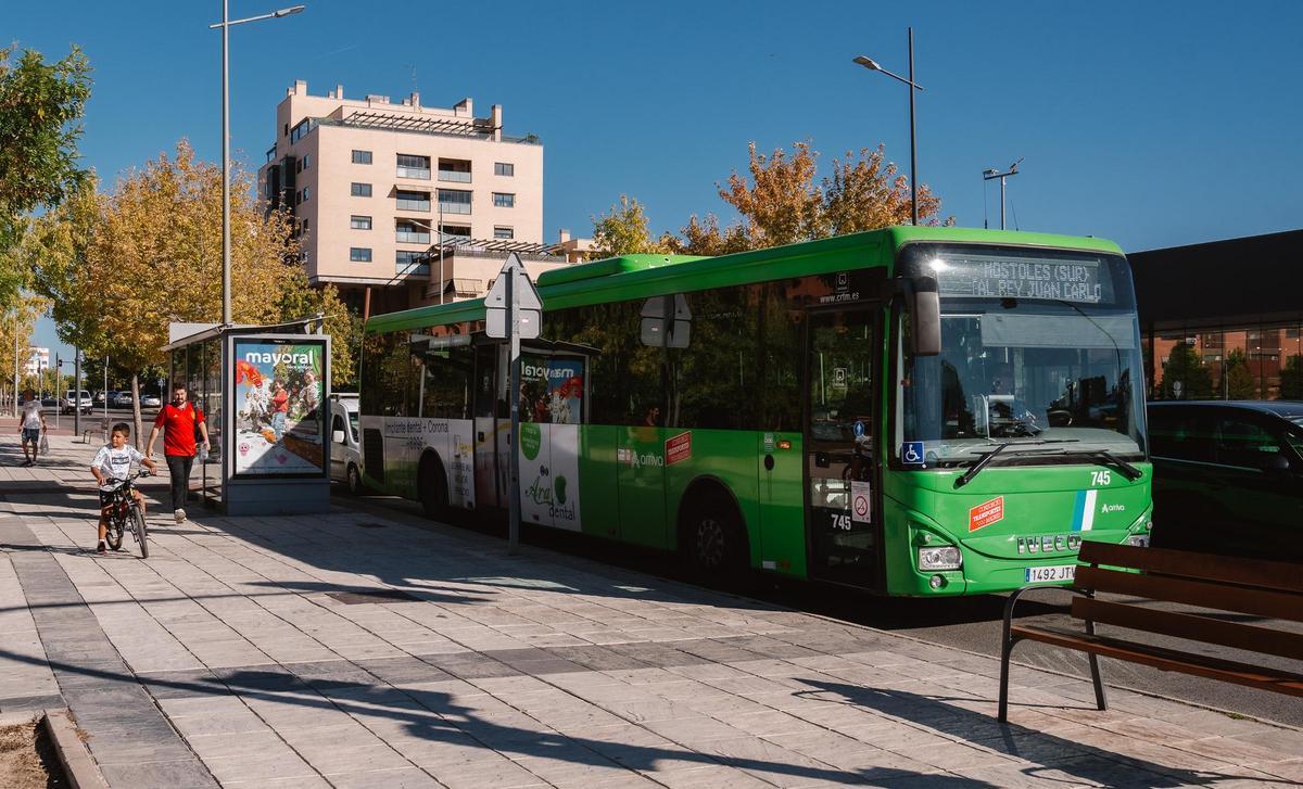 30.09.2024. MADRID. Imagen de autobuses interurbanos en Móstoles, Madrid. Foto: Alba Vigaray