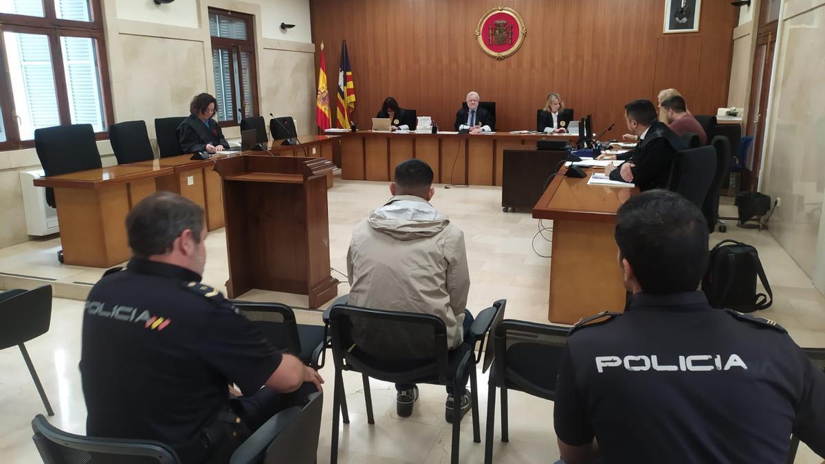 El acusado, durante el juicio celebrado este lunes en la Audiencia Provincial de Palma.