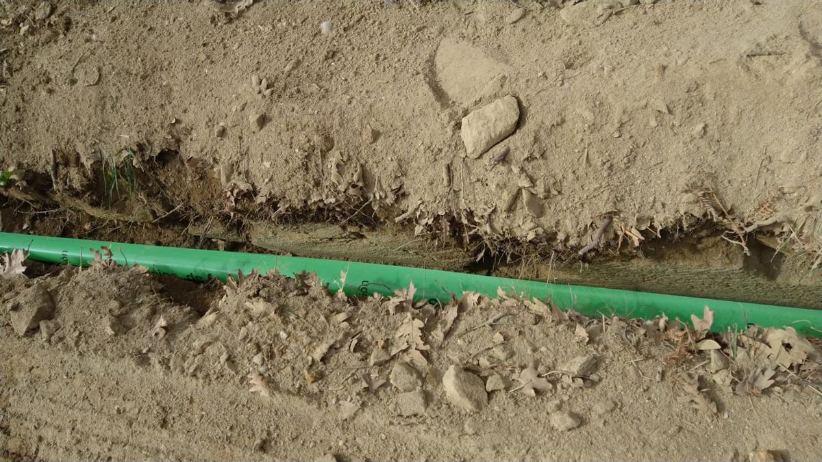 Cable de fibra instalado en el trazado del antiguo puente romano
