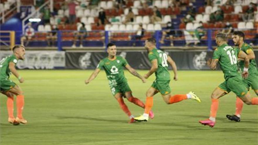 Gloria para el Villanovense, palo para el Cacereño