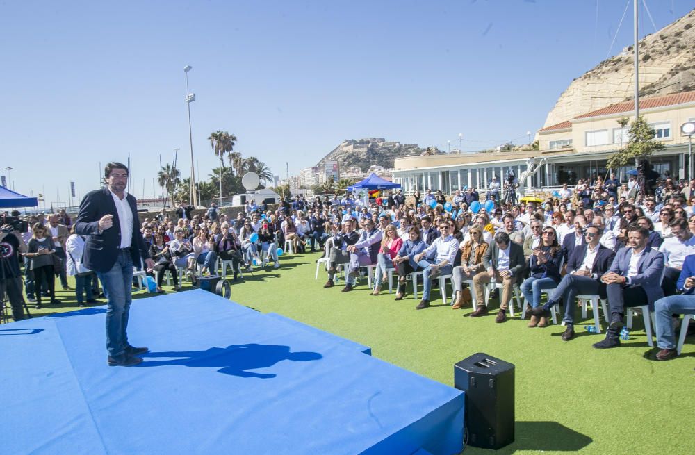 Casado propone en Alicante que todas las oposiciones se desarrollen en castellano.