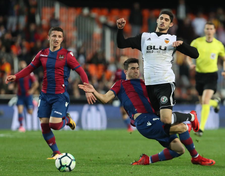 Las mejores imágenes de la polémica del Valencia CF-Levante UD