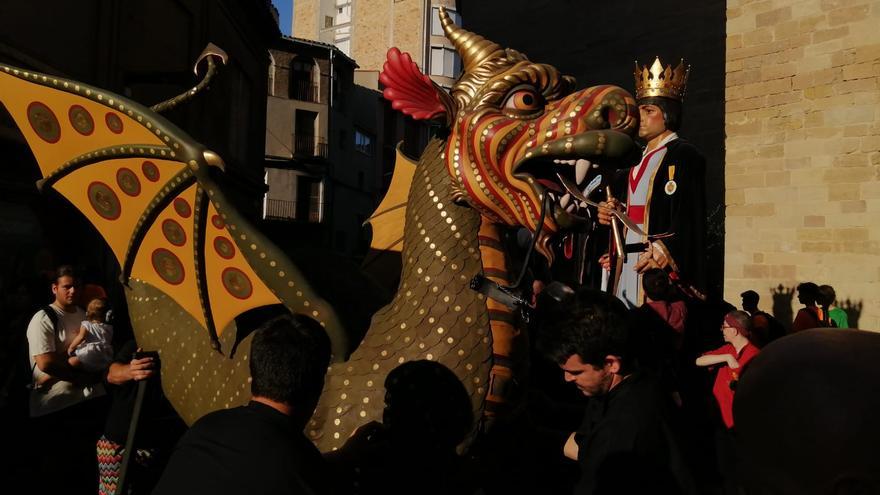 Igualada celebra la diada de Sant Bartomeu amb els ulls posats en el nou Drac Antic