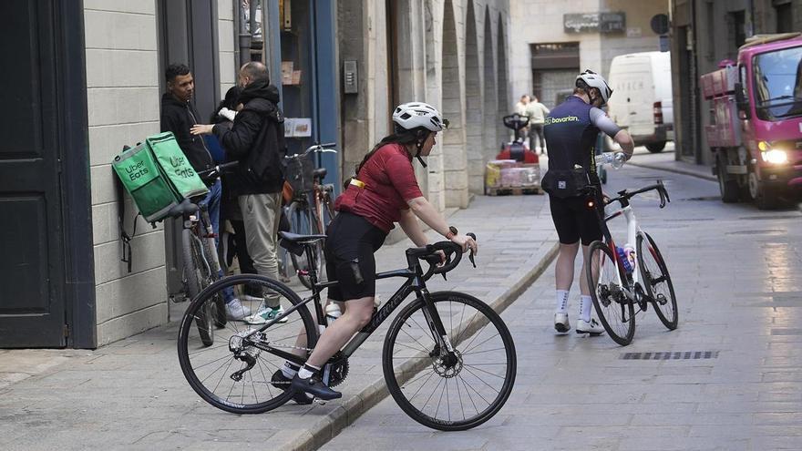 L'hostaleria de Girona alerta que limitar el cicloturisme perjudica l'economia local i la projecció internacional