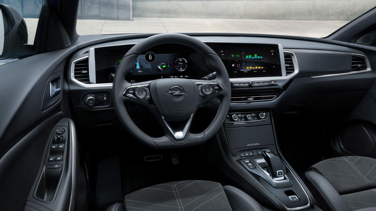 El interior del Opel Grandland apuesta por la digitalización de la información con amplias pantallas.