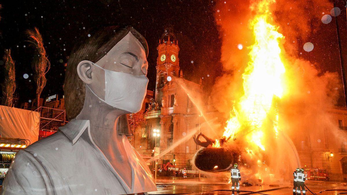 Cremà parcial de la falla del ayuntamiento en marzo de 2020.