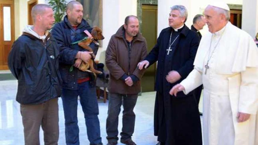 El Papa celebra su cumpleaños con varios &#039;sin techo&#039;