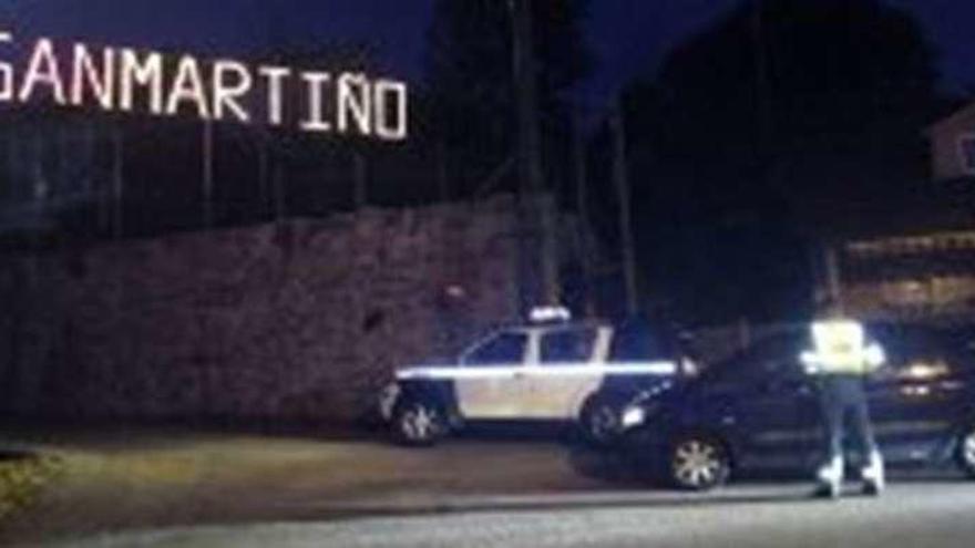 Uno de los controles de la Guardia Civil en San Martiño. // GCT