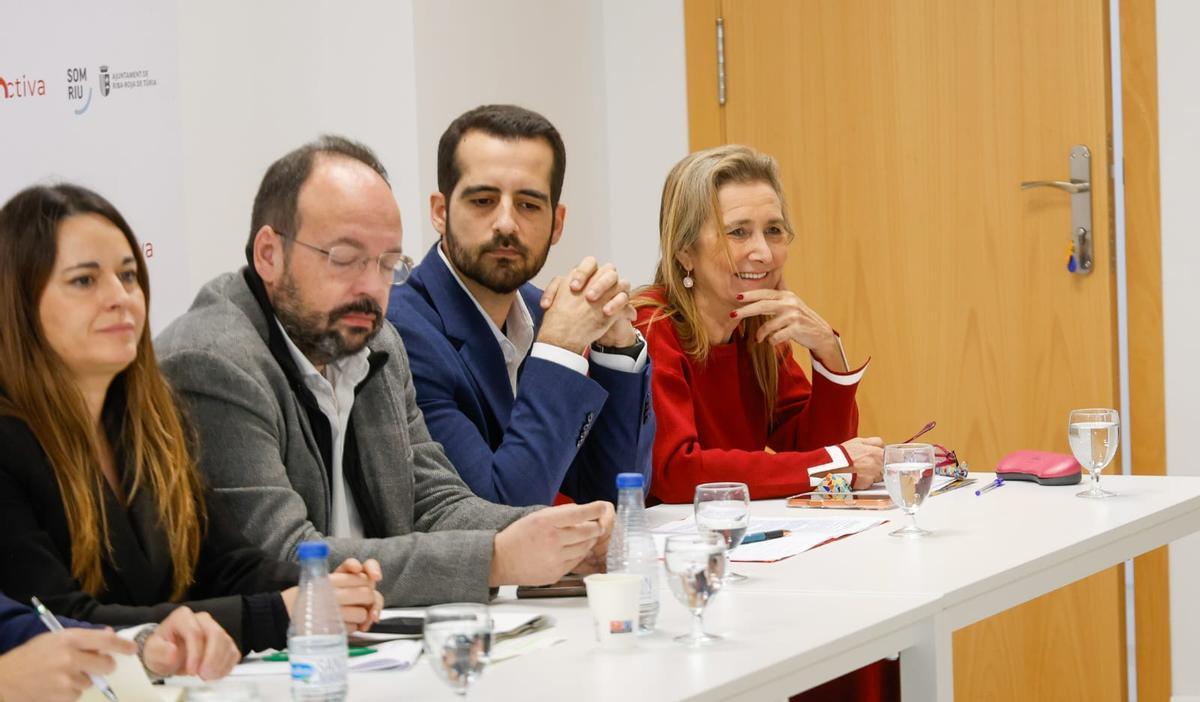 Um momento del debate de la primera mesa.