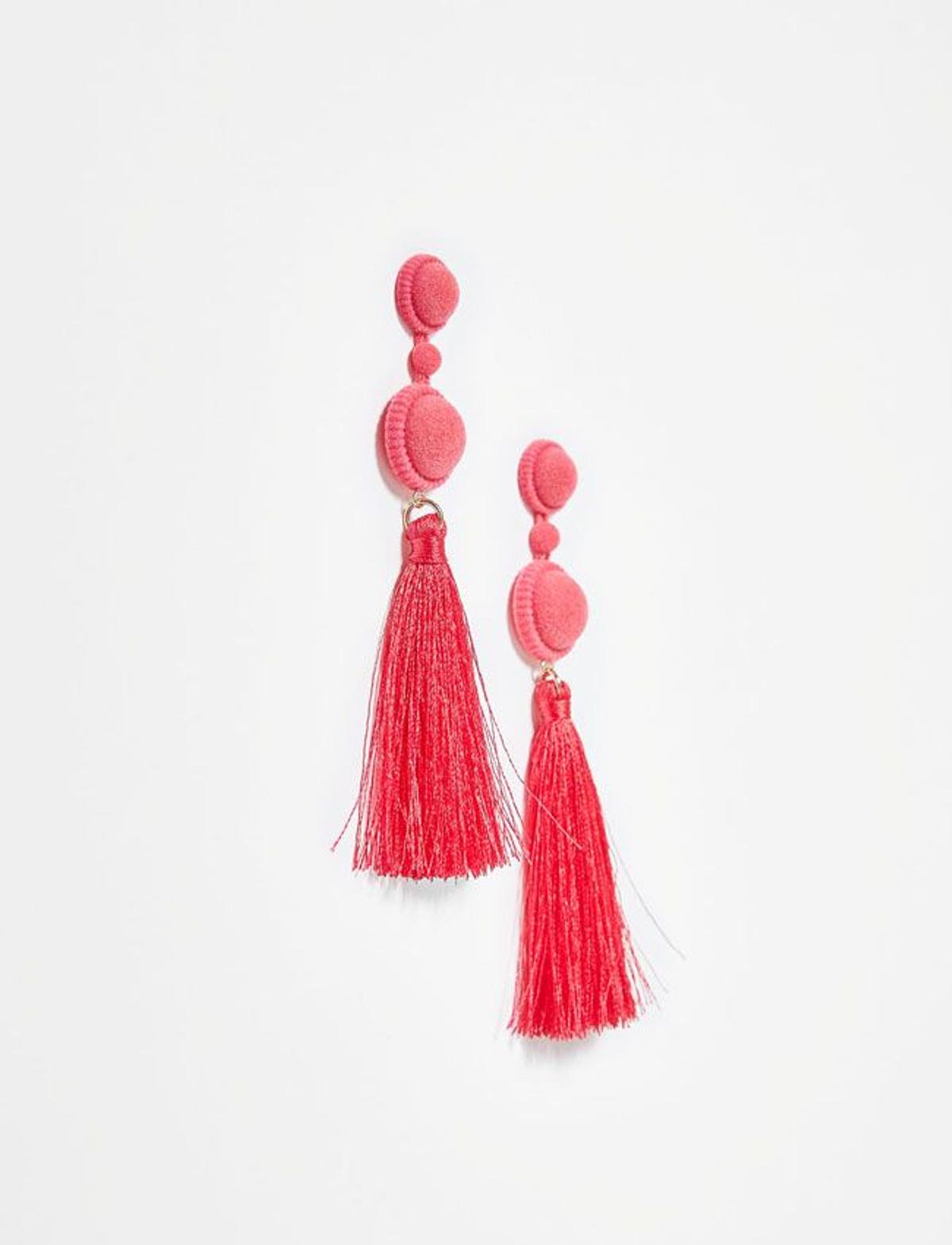 Pendientes de borlas de Bershka en rebajas