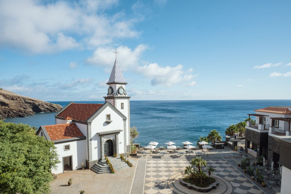 En la plaza central encontramos una iglesia en la que se pueden oficiar bodas.
