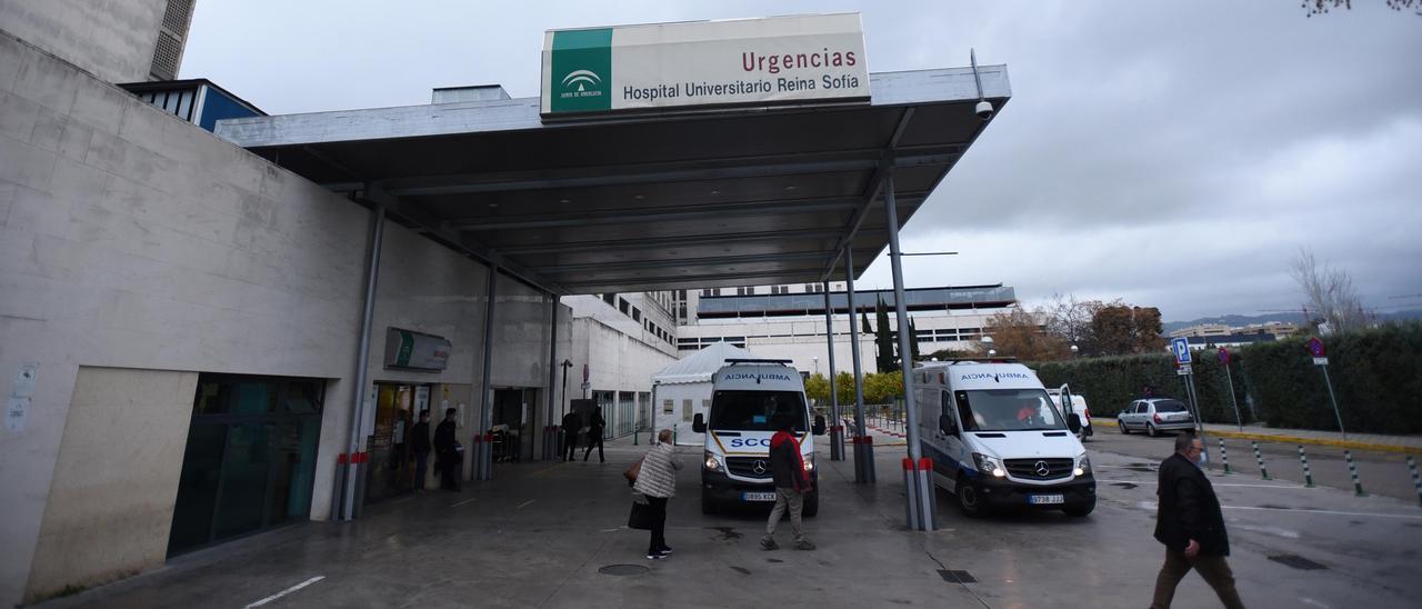 Entrada al Servicio de Urgencias Generales del hospital Reina Sofía.