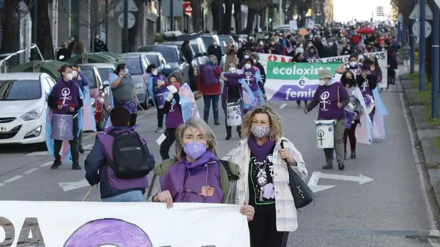 Columnas violetas reclaman igualdad en Vigo