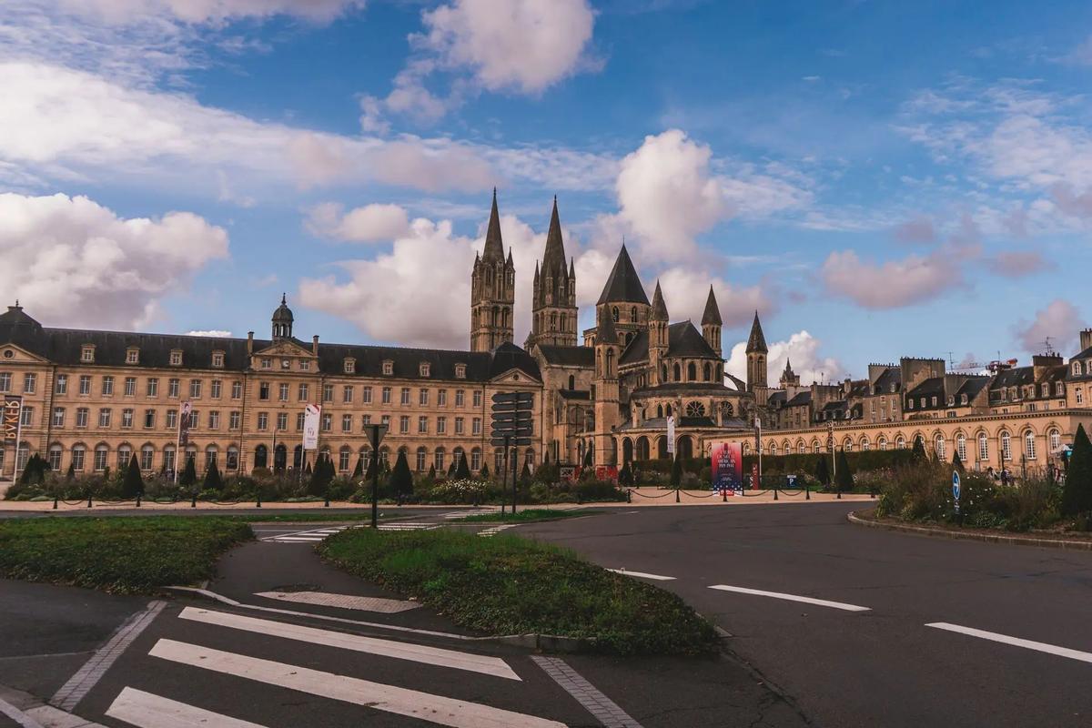 Una escapada a la Bretaña francesa y a Normandía se oferta en Zaragoza para finales dee mayo.