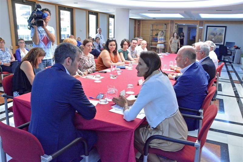 Clavijo se reúne con los libreros