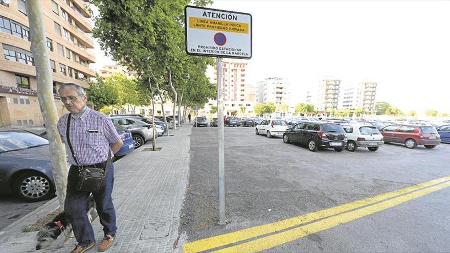 Una isla ‘muy particular’ en el párking de Goliat