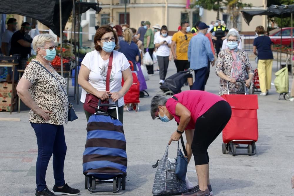 El mercadillo de Huelin vuelve a abrir tras entrar Málaga en la Fase 1.