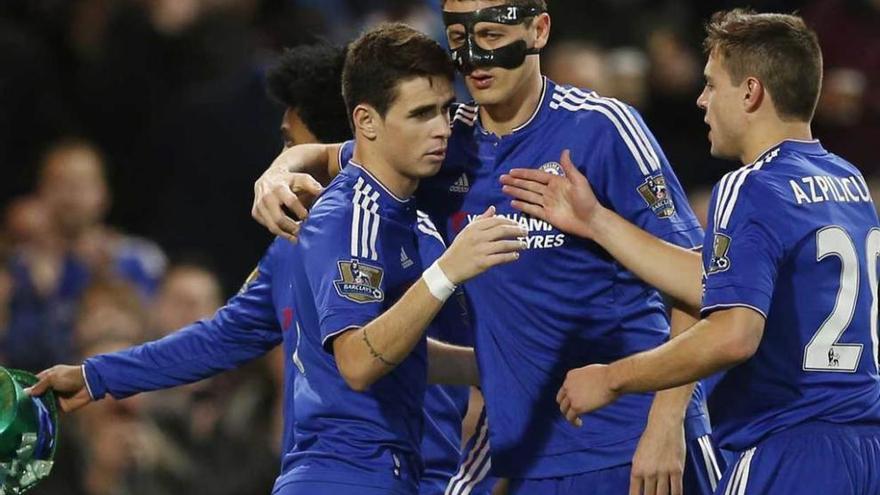 Jugadores del Chelsea celebran un gol.