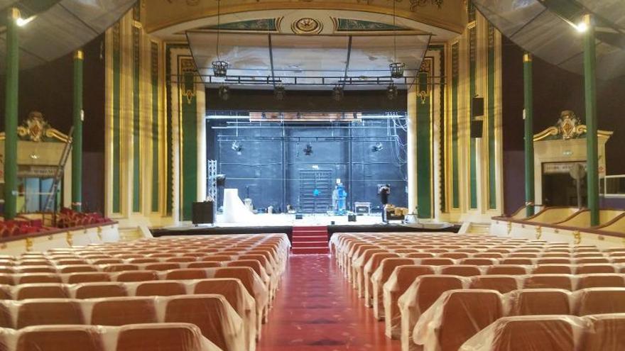 El patio de butacas del Gran Teatro de Alzira, en obras, preparando el centenario. | LEVANTE-EMV