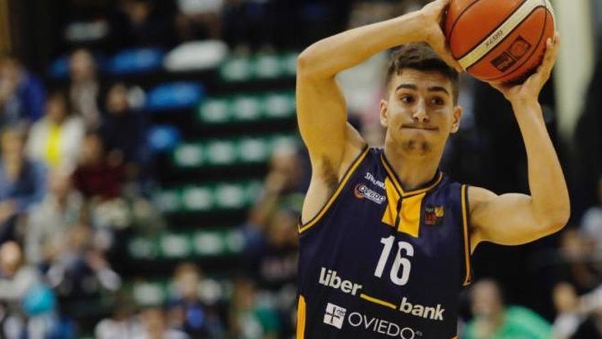 Alonso Meana durante el partido del Liberbank Oviedo Baloncesto con el Bilbao Basket