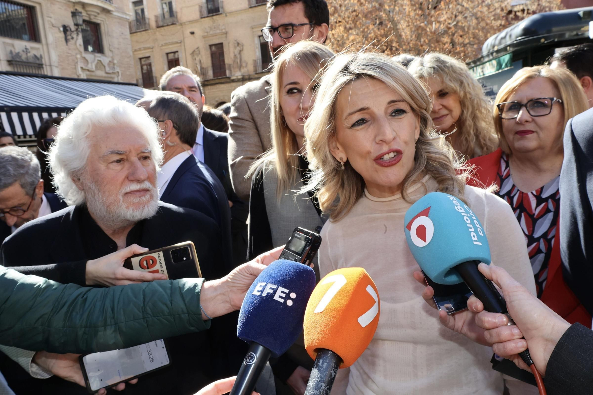 La inauguración de la obra de Gabarrón para conmemorar que Murcia es Capital Española de la Economía Social, en imágenes