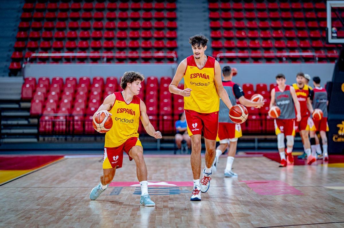 Saint-Supéry, con Aday Mara en un entrenamiento en el Príncipe Felipe de Zaragoza.