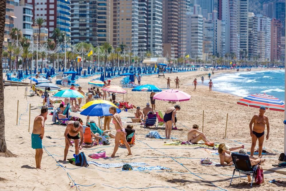 Quejas de usuarios en la apertura de las playas parceladas en Benidorm