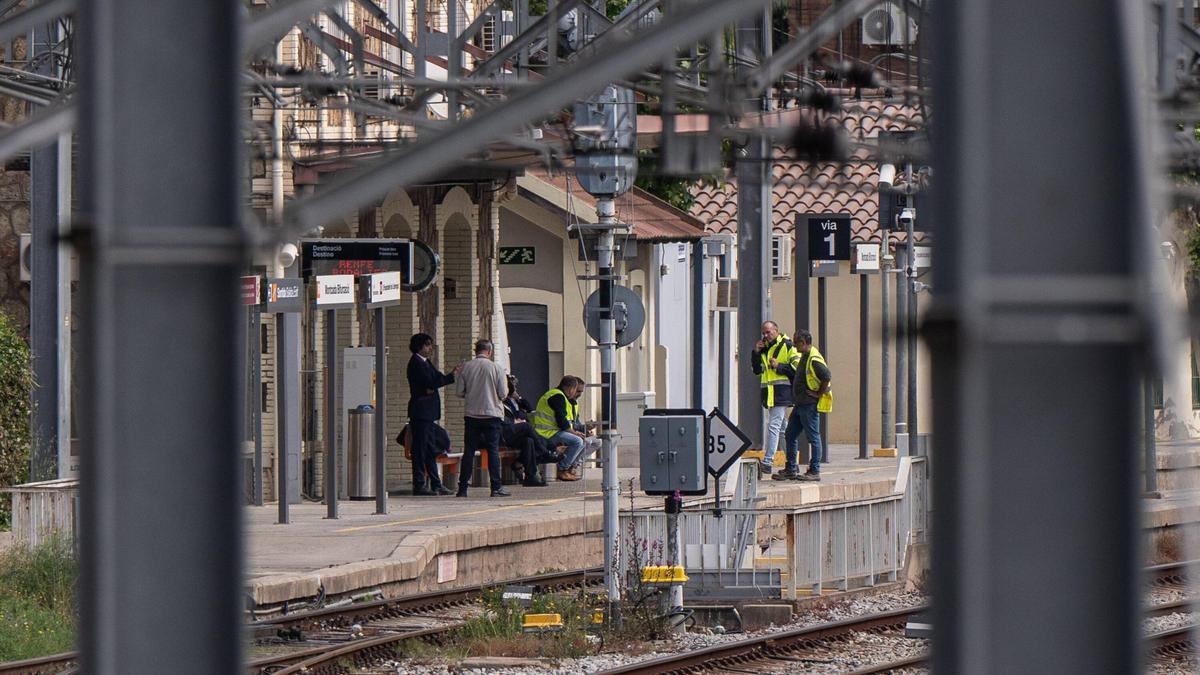 La estación de Montcada Bifurcació, tras el robo de cobre que ha paralizado todas las líneas de Rodalies de Catalunya, el pasado mes de mayo.