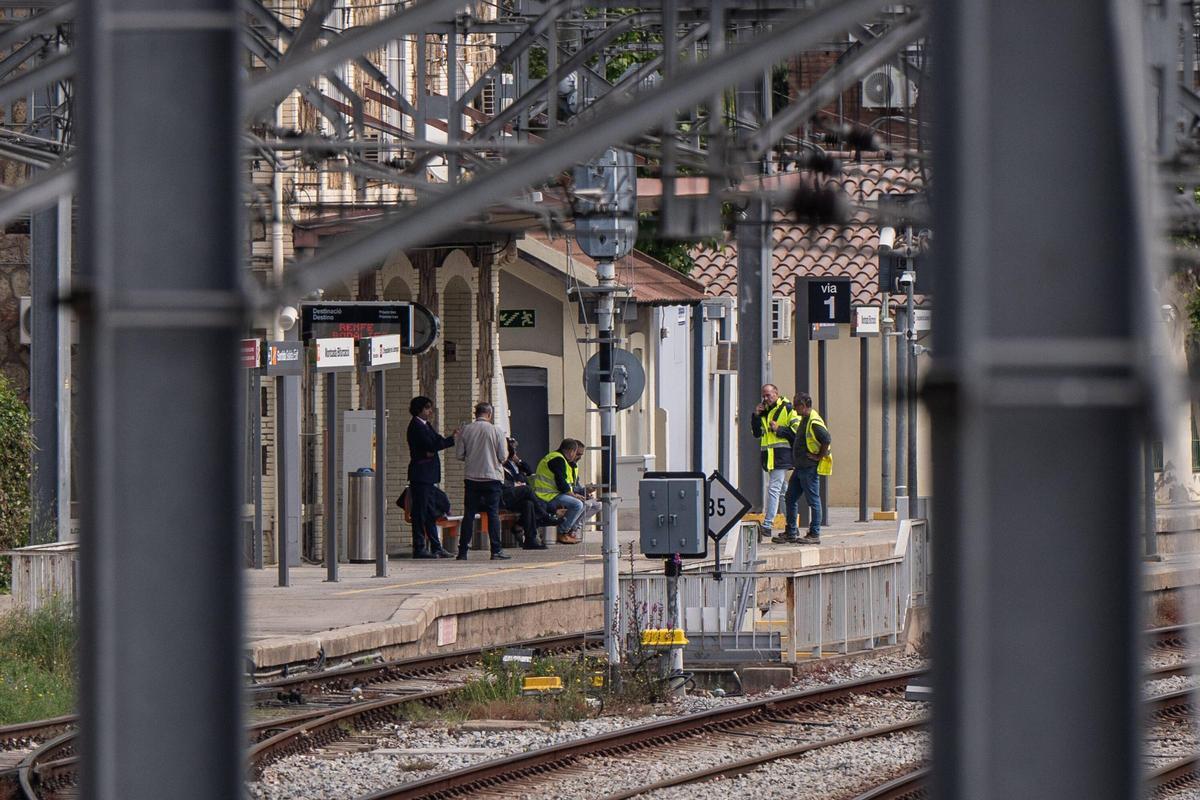 La estación de Montcada Bifurcació, tras el robo de cobre que ha paralizado todas las líneas de Rodalies de Catalunya, el pasado mes de mayo.