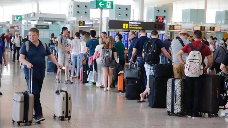 Las aerolíneas calculan España ha perdido 4.700 millones por la huelga de controladores
