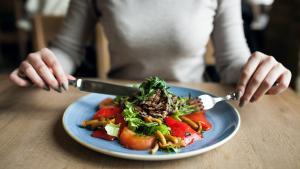 Mindful eating: ¿qué es el nuevo método de moda que ayuda a comer bien?