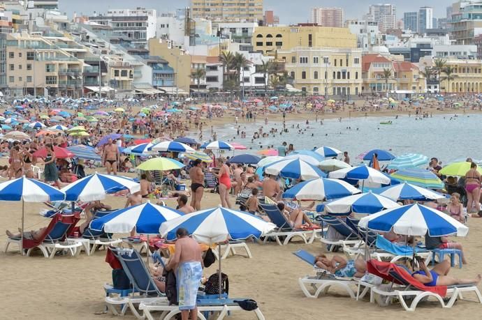 24-06-2019 LAS PALMAS DE GRAN CANARIA. Vistas de la playa de Las Canteras en la tarde de San Juan  | 24/06/2019 | Fotógrafo: Andrés Cruz