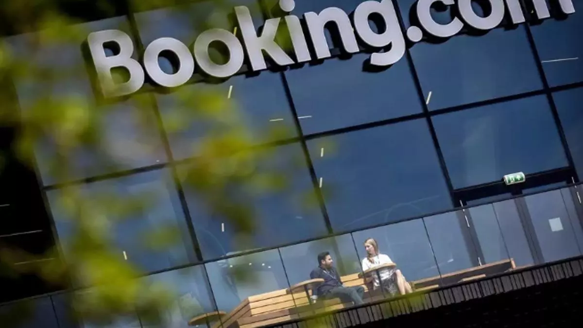 Booking alerta del aumento de estafas y robos de datos por la expansión de la inteligencia artificial