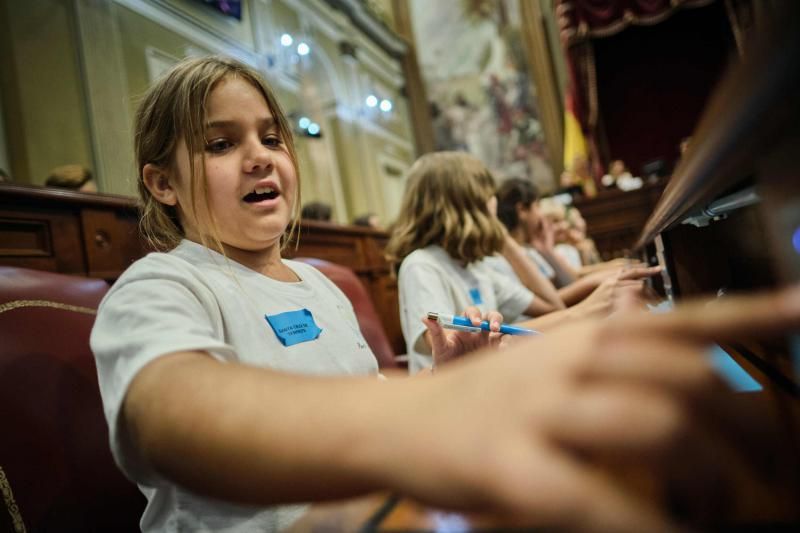 Pleno Infantil en el Parlamento de Canarias 61 alumnos ejercerán de diputados por un dia  | 09/03/2020 | Fotógrafo: Andrés Gutiérrez Taberne