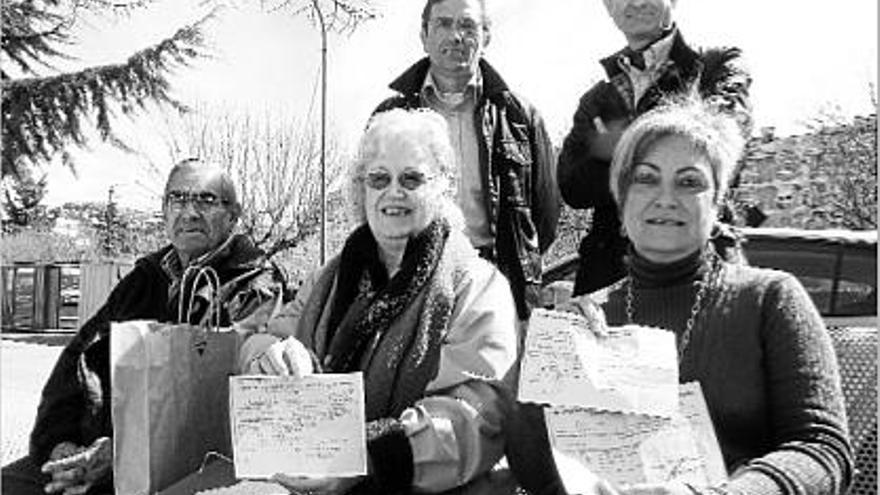 Asseguts, familiars d&#039;espoliats pel franquisme i, drets, membres de la nova entitat per la memòria històrica