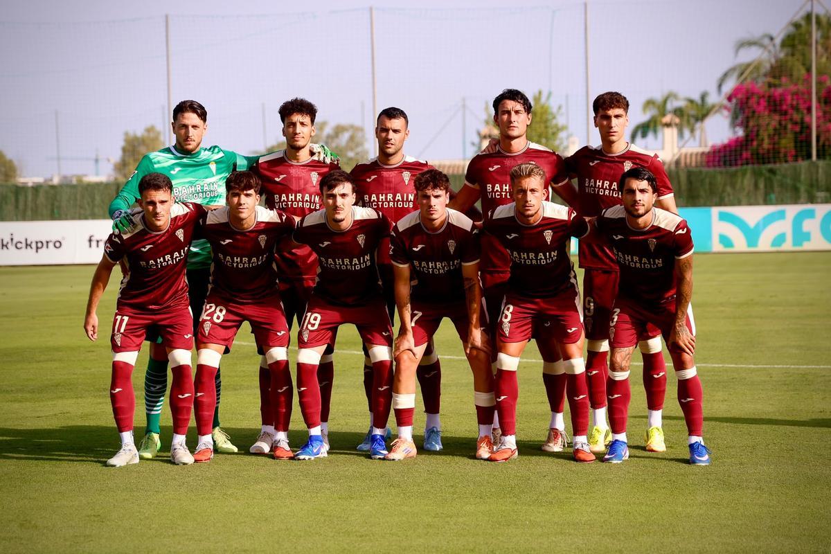Primer equipo titular del Córdoba CF en la pretemporada 2026-27, ante el Orlando Pirates.