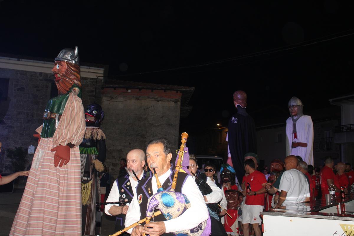 Mombuey a paso de gigante y a ritmo de gaita