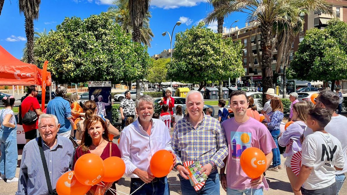 Jesús Lupiáñez y compañeros en la candidatura de Cs a las municipales en Córdoba.