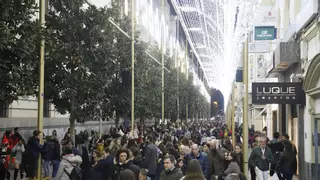 El Ayuntamiento licita ya un espectáculo navideño para Cruz Conde más caro y "más potente"