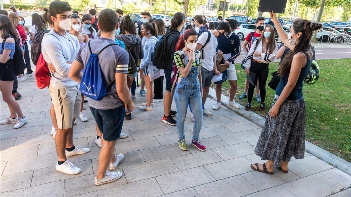 Inicio de las pruebas de selectividad en el edificio del Rectorat de la Universitat de Lleida.