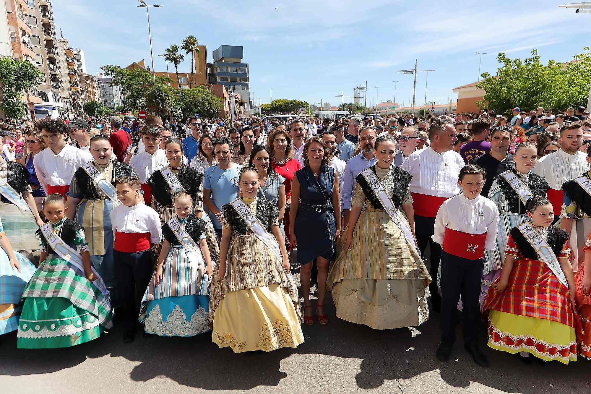 El Grau da inicio a las fiestas de Sant Pere con pólvora, bous y música