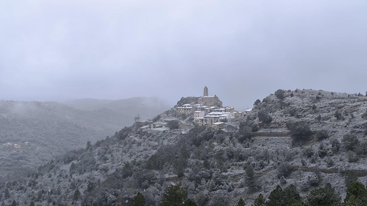 Herbeset, una pedanía de Morella, cubierta de nieve en una bonita estampa